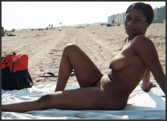 Old naked ghetto woman with flabby..